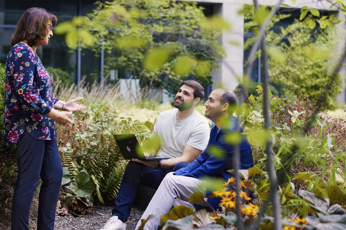 Kolleg*innen im Gespräch