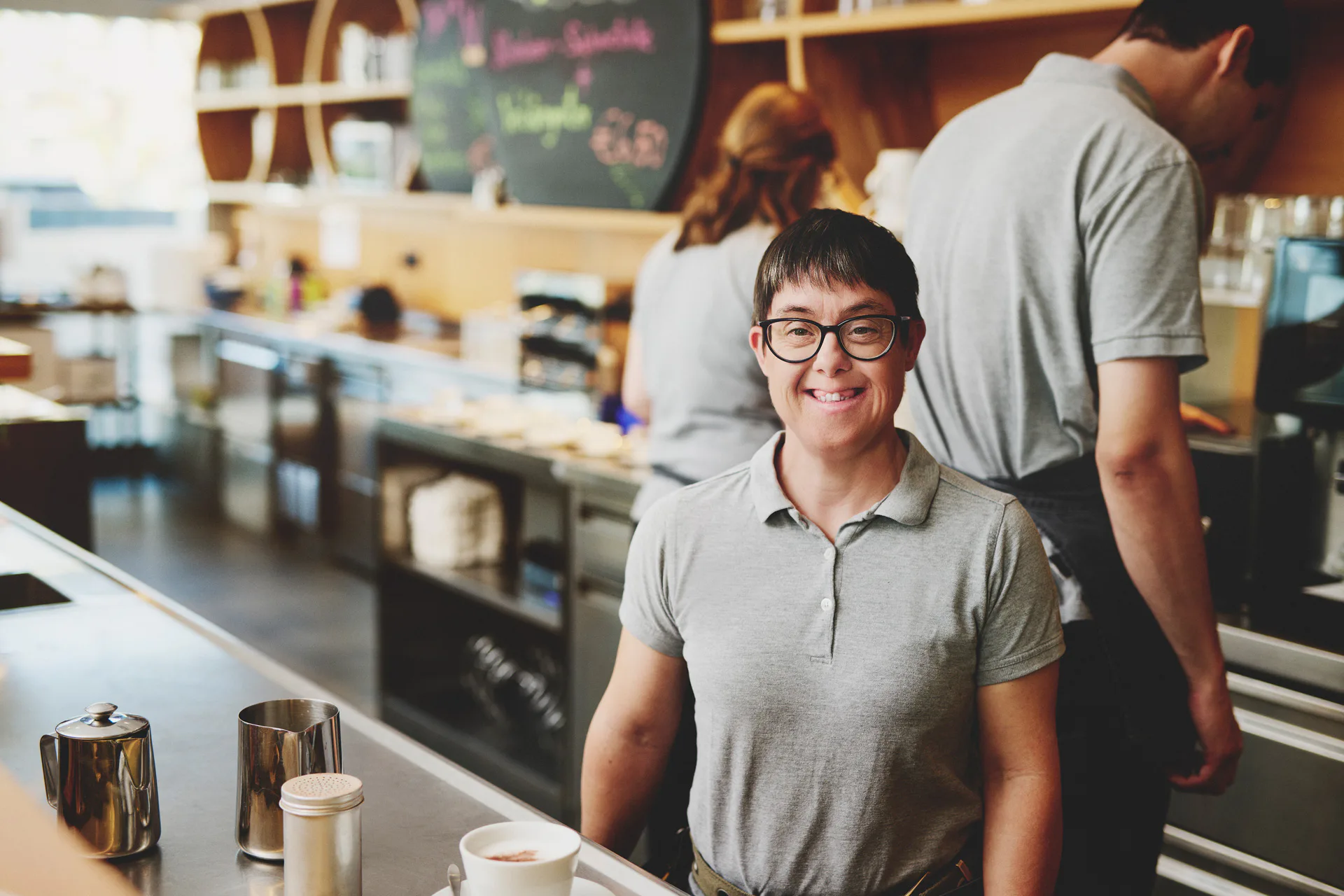 Kellnerin im Café Famoos Kellnerin im Café Famoos