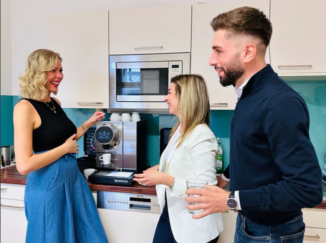 Ein Buddy System zur sozialen und fachlichen Einbindung ins Unternehmen Ein Buddy System zur sozialen und fachlichen Einbindung ins Unternehmen