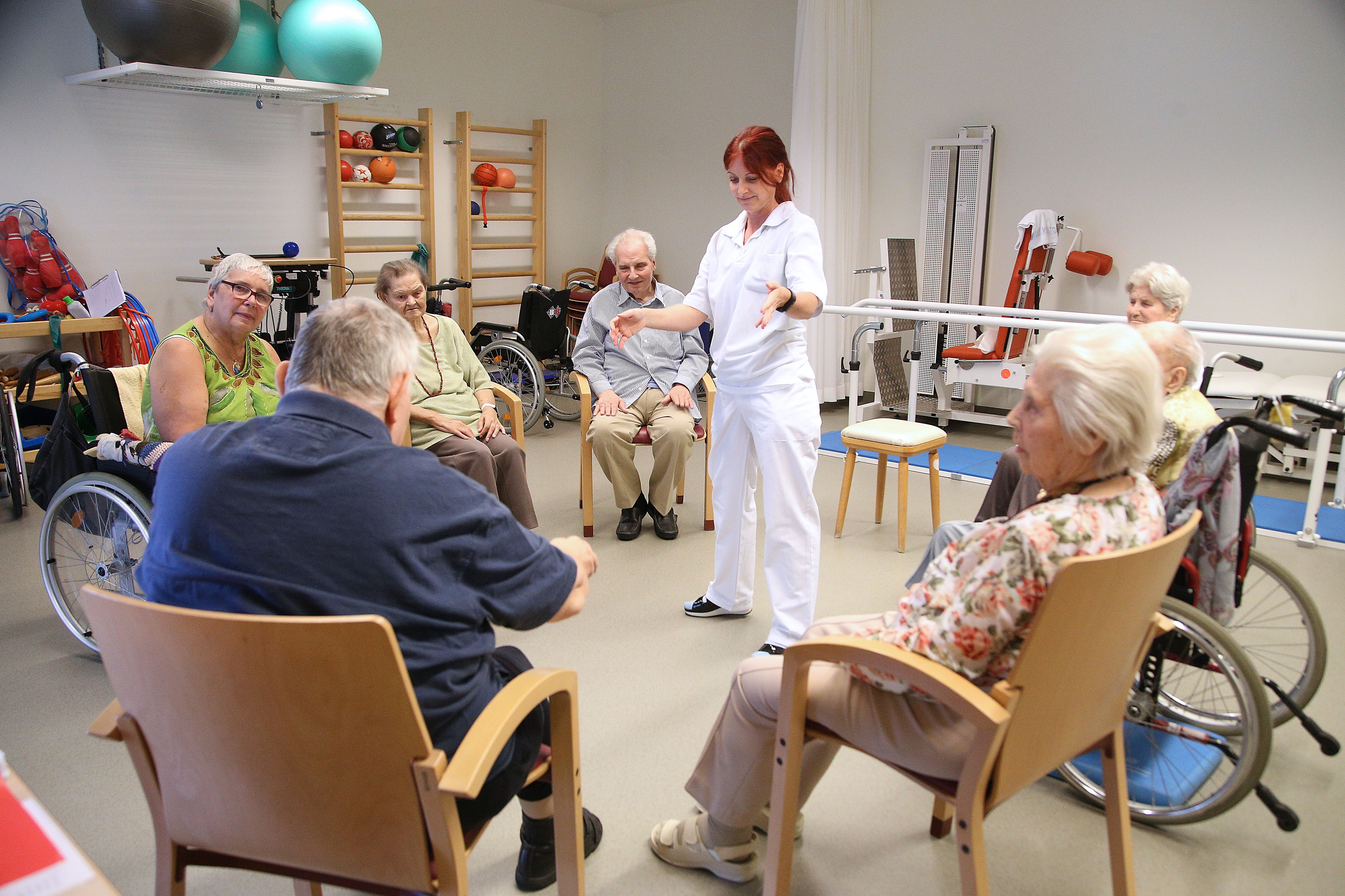 Wir sind für Bewohner*innen da. Wir begleiten Sie. Geben ihnen Sicherheit - wie ein gut angelegter Verband.