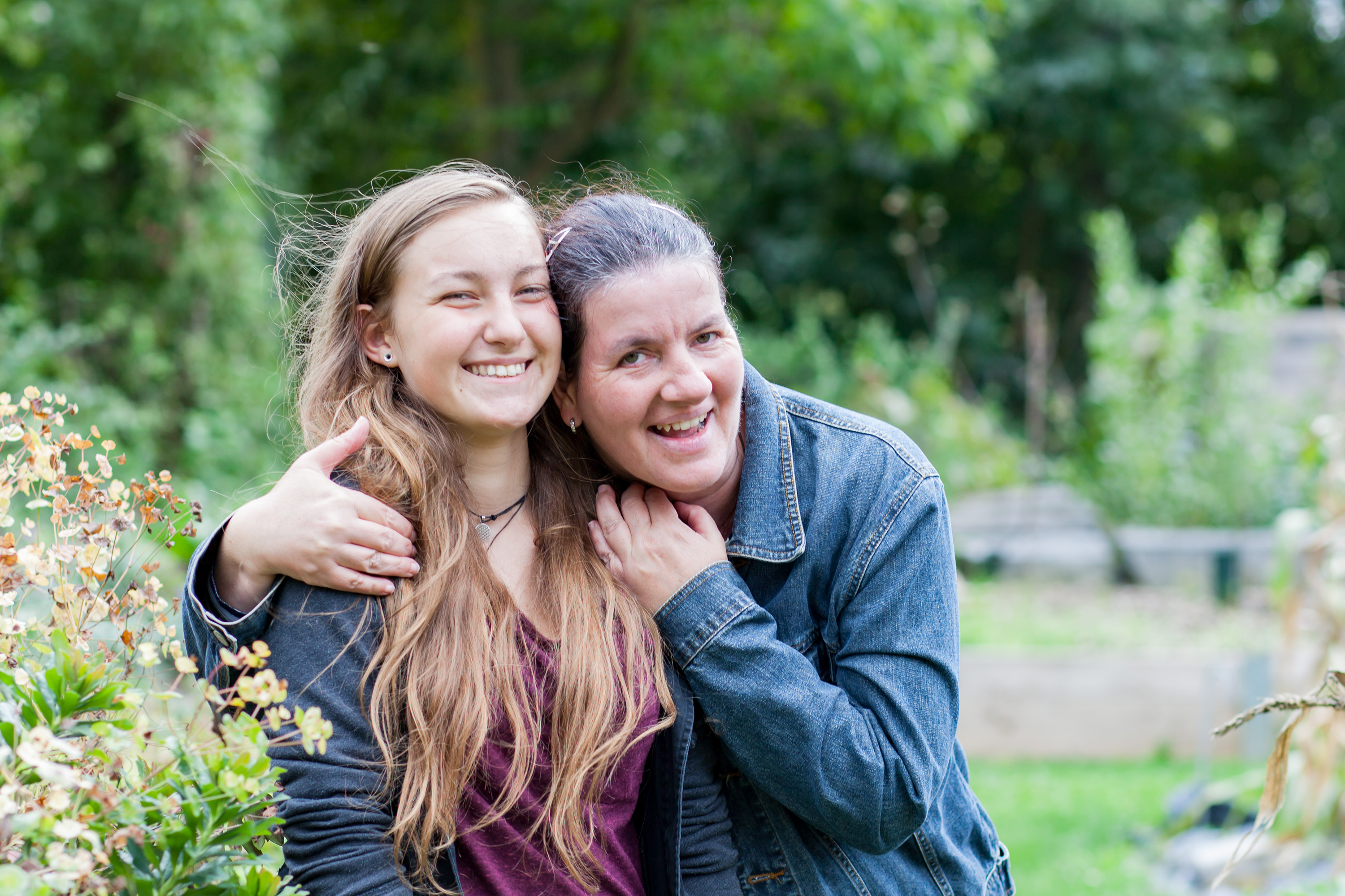 Soziales Engagement - Zivildienst, FSJ & Praktikum im Institut Hartheim